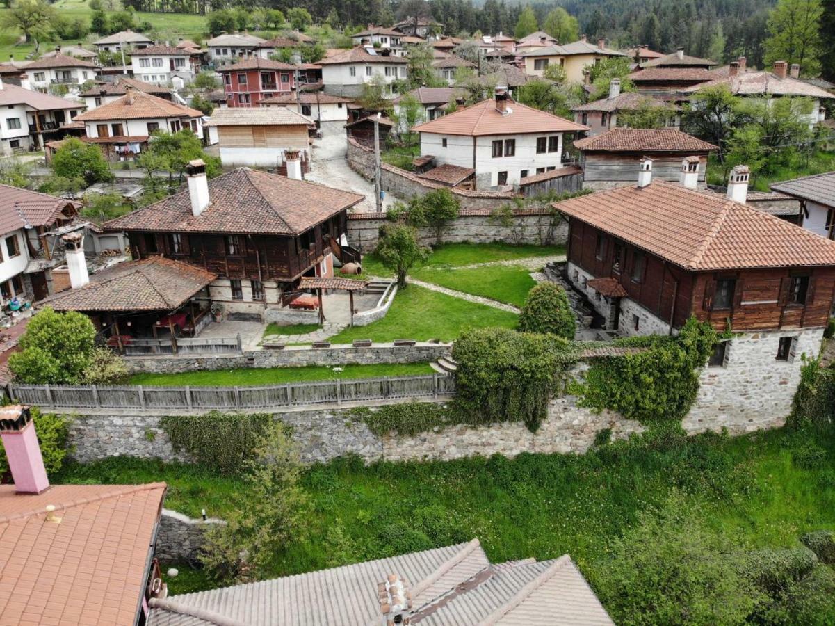 Hadji Neikovi Guest Houses Копривштица Экстерьер фото