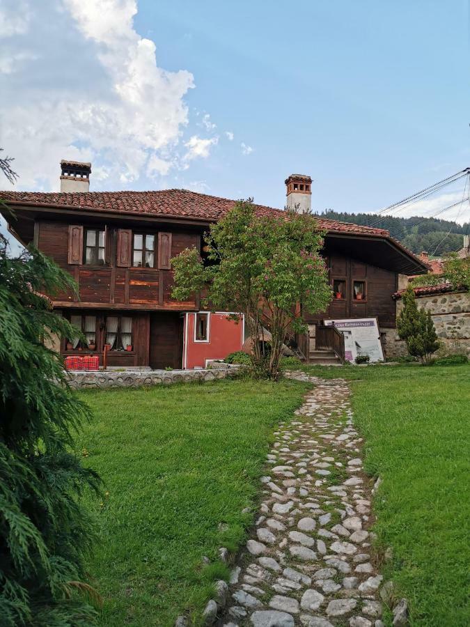 Hadji Neikovi Guest Houses Копривштица Экстерьер фото