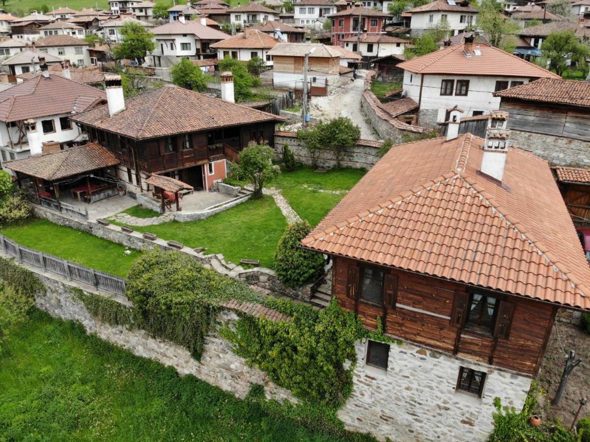 Hadji Neikovi Guest Houses Копривштица Экстерьер фото